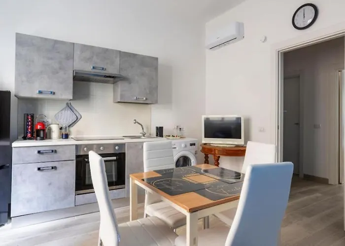 Levante Nuovo Bilocale Comodo Per I Servizi E La Apartment *