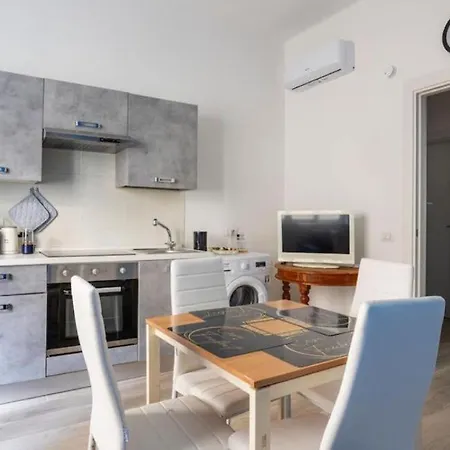 Levante Nuovo Bilocale Comodo Per I Servizi E La Apartman *