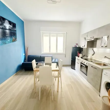 Levante Nuovo Bilocale Comodo Per I Servizi E La Apartman